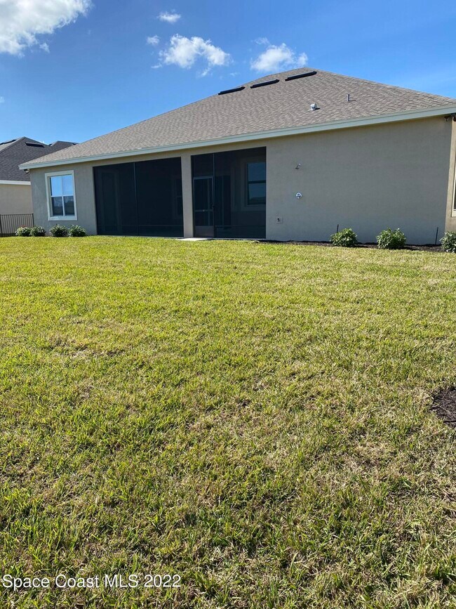 Building Photo - 8321 Paragrass Ave