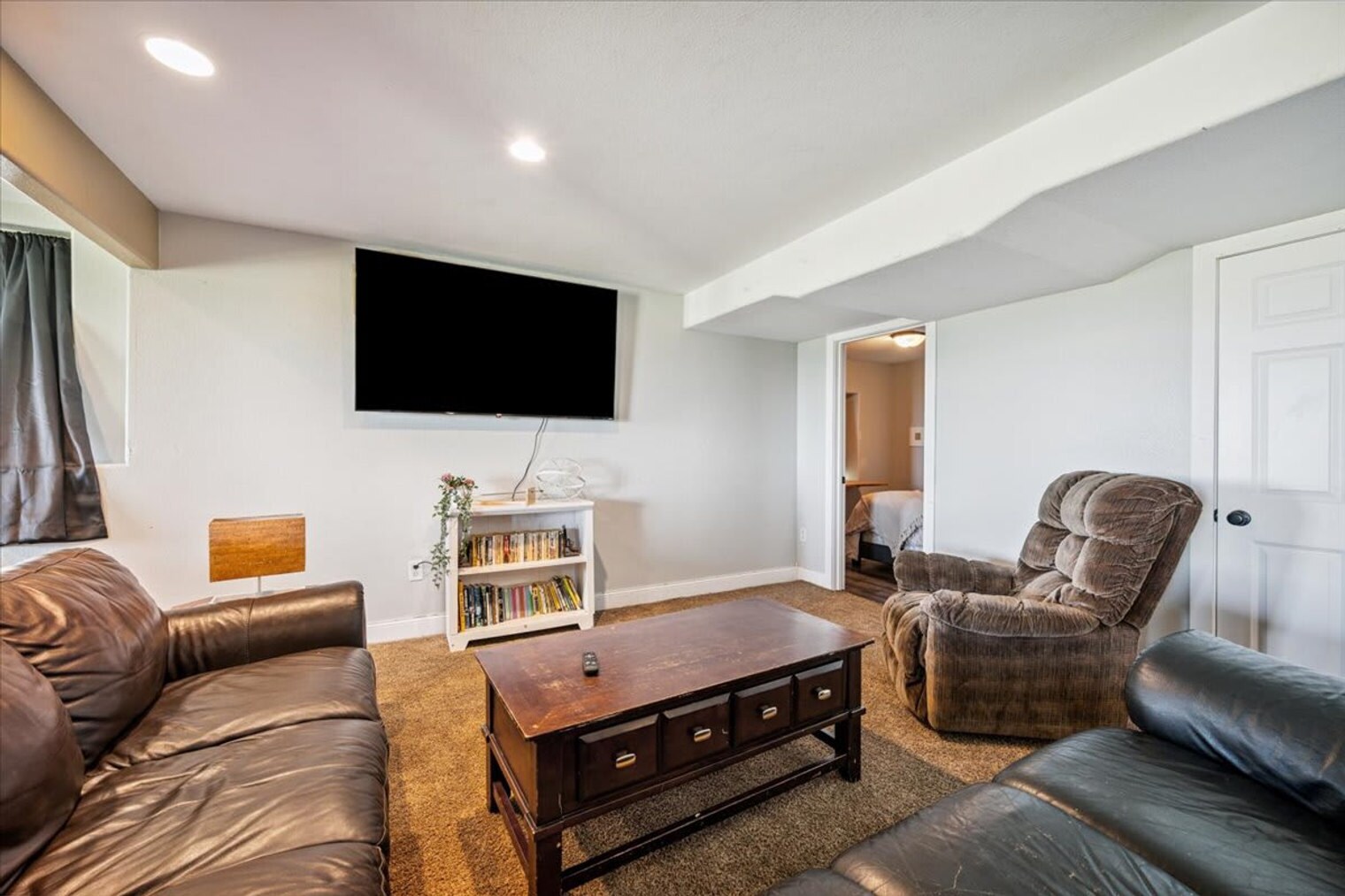 Building Photo - 3213 Hemlock Ct