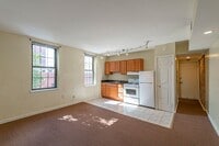 Building Photo - 527 S 21st St