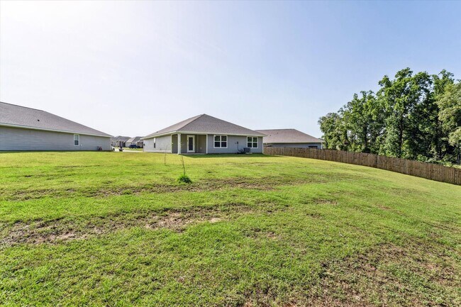 Building Photo - Four Bedroom in West Mobile