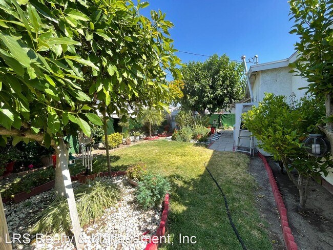 Building Photo - 2 br, 1 bath House - 737 Calaveras Ave.