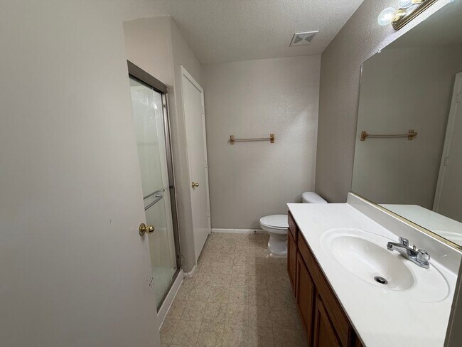 Building Photo - Beautiful 4 Bedroom Home for Rent in Goodyear!