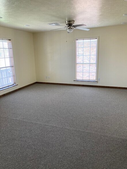 Building Photo - 5018 Desoto St