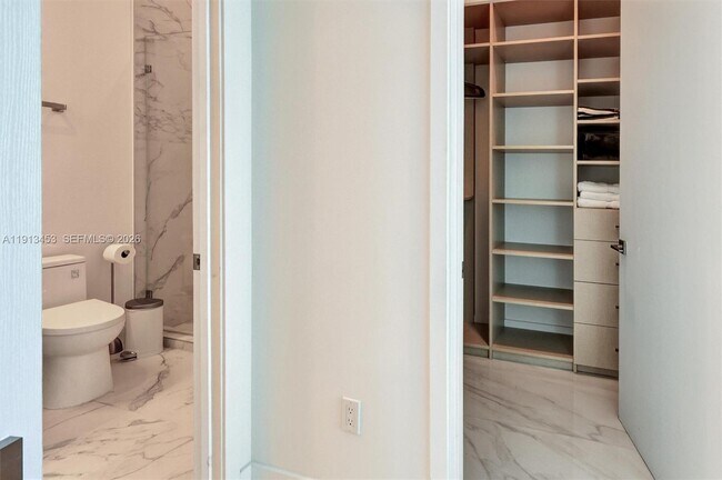 Building Photo - 17550 Collins Ave