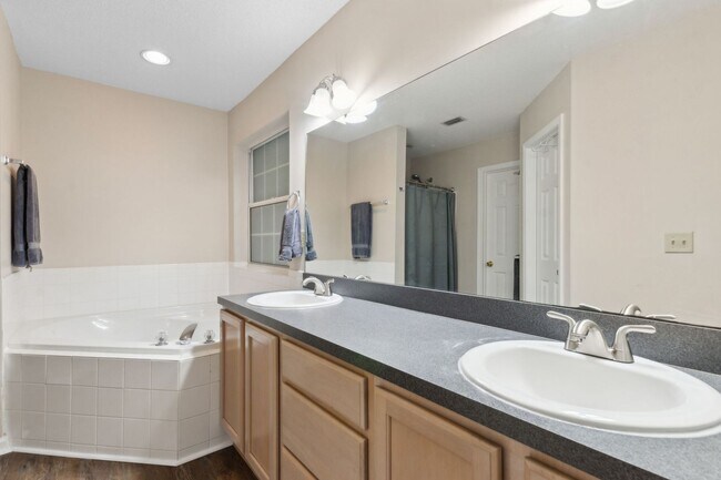 Building Photo - Charming Amelia Island Home in a Private Cul-de-Sac