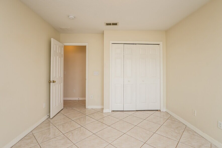 Building Photo - 621 Skyridge Rd