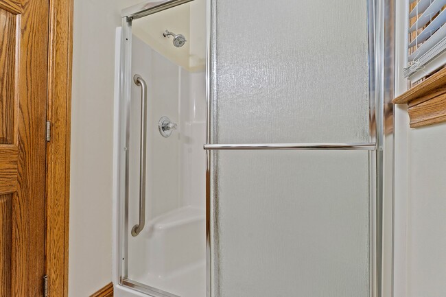 Building Photo - 652 Saddlebrook Dr