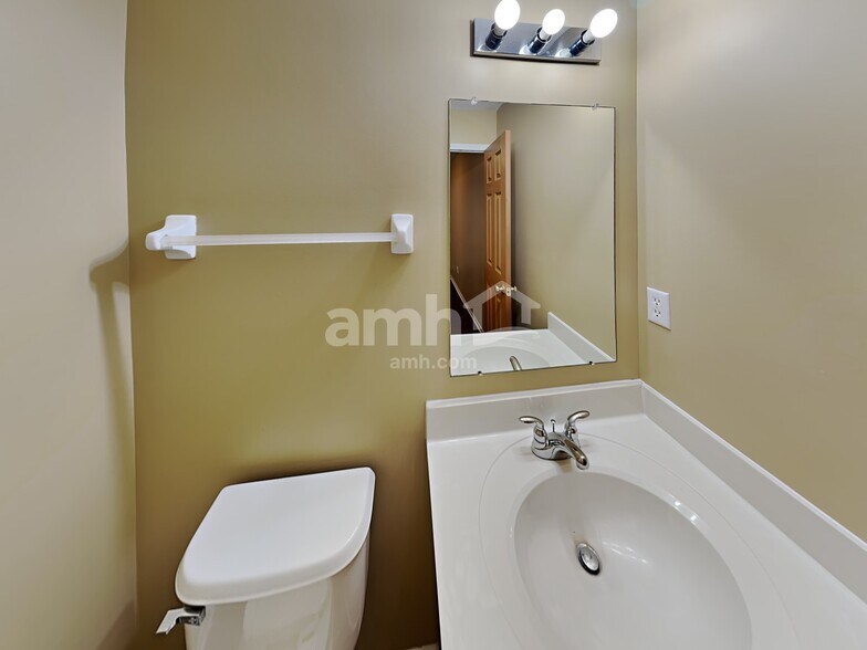 Building Photo - 7961 Blacklick View Dr