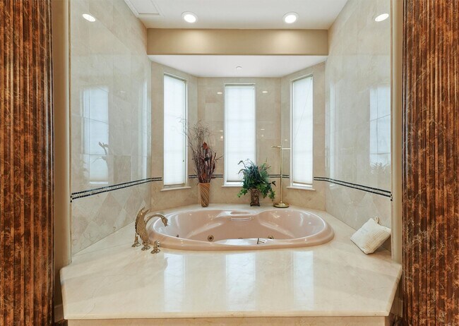 Building Photo - 1119 River Glyn Dr