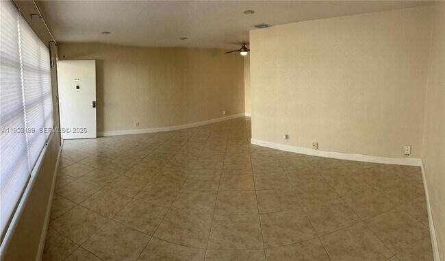 Building Photo - 3923 NE 166th St