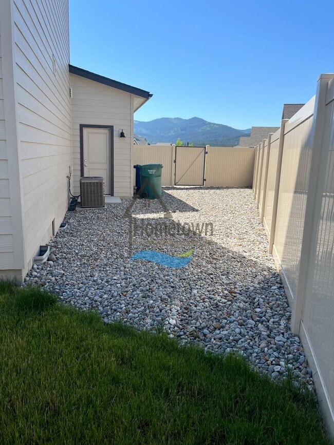 Building Photo - Woodbridge South Home with 4 Bedrooms and 3 Bathrooms in Post Falls build in 2021!