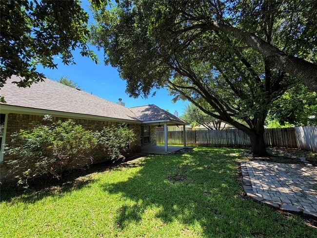 Building Photo - 4415 Hunters Lodge Dr