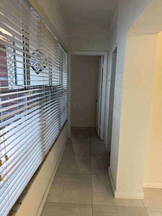 Building Photo - 3600 SW 26th St