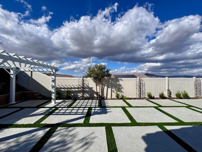 Building Photo - Stunning 2021 built 4 bedroom home for LEA...