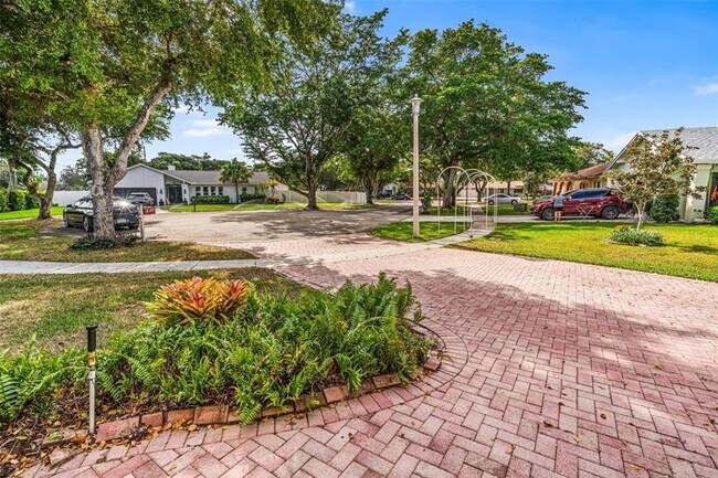 Building Photo - 8619 SW 51st St