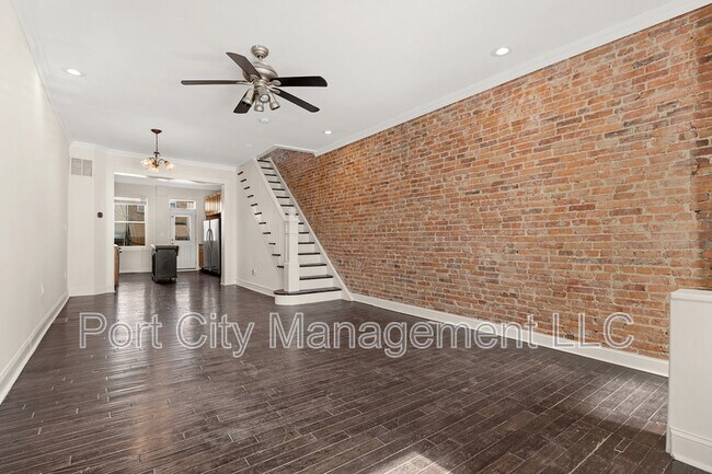 Building Photo - 207 S Ellwood Ave
