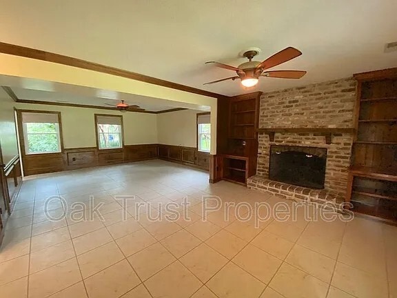 Building Photo - 1914 Capri Dr