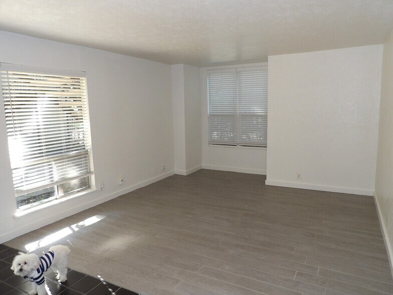 Building Photo - 4220 Cole Ave