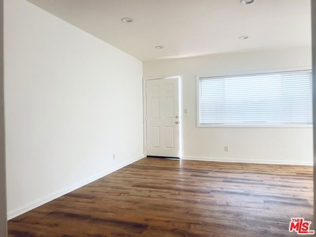 Building Photo - 5263 Riverton Ave