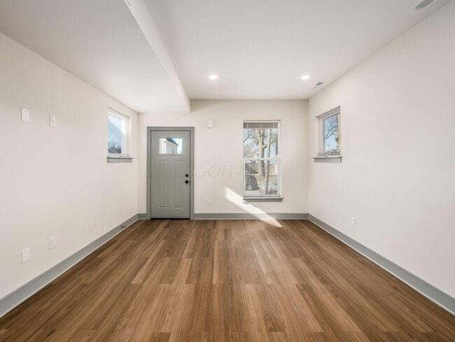 Building Photo - 384 Whitethorne Ave