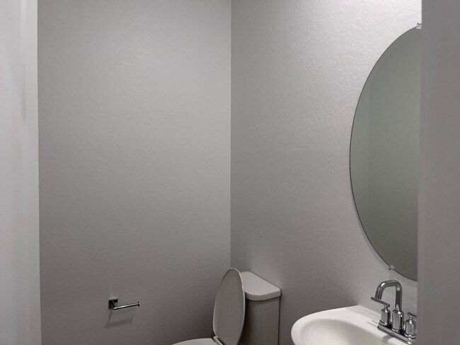 Building Photo - TOWN HOME WITH COMMUNITY POOL , GATED COMMUNITY in GILBERT!