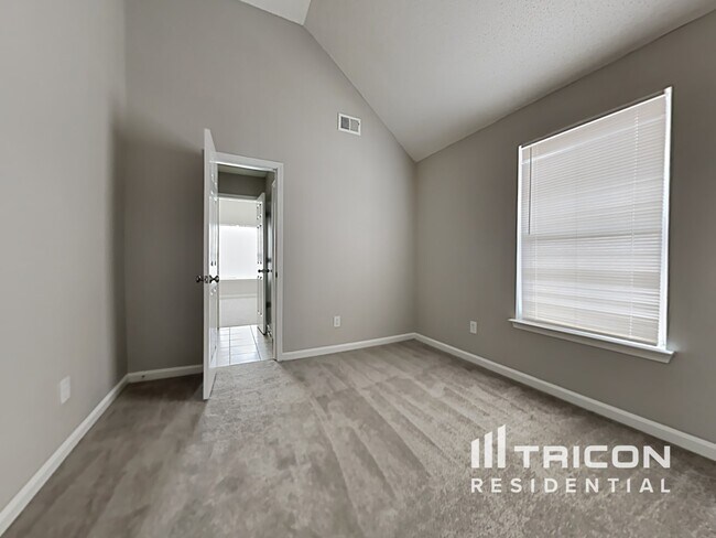 Building Photo - 724 Walton Dr