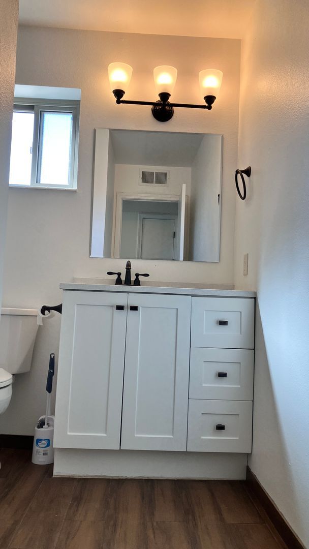 Building Photo - Newly Renovated Close to Intel