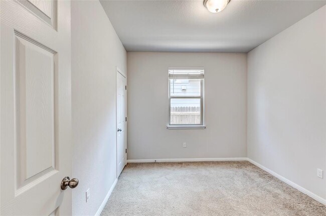 Building Photo - 425 Arrowhead Vine St