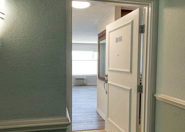 Building Photo - 4860 Rolando Ct
