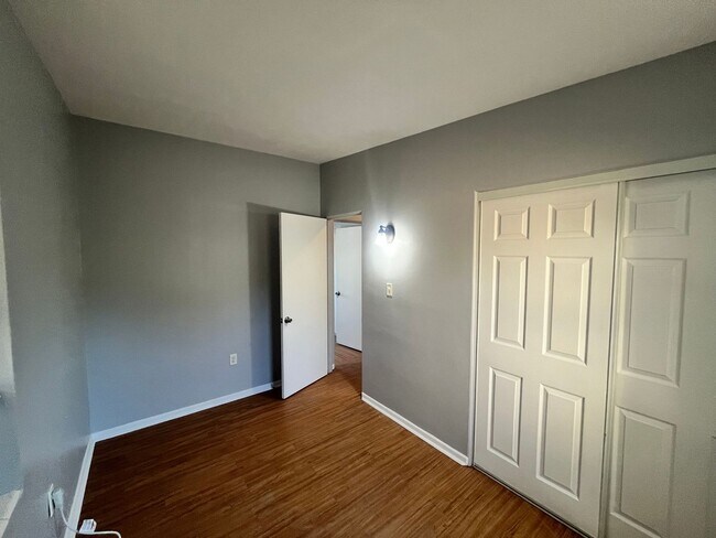 Building Photo - 2338 Shenandoah Rd