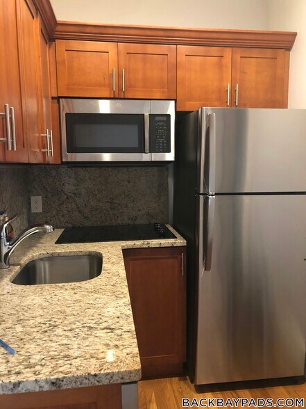 Building Photo - 429 Marlborough St