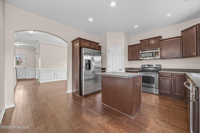 Building Photo - 710 Appling Ct