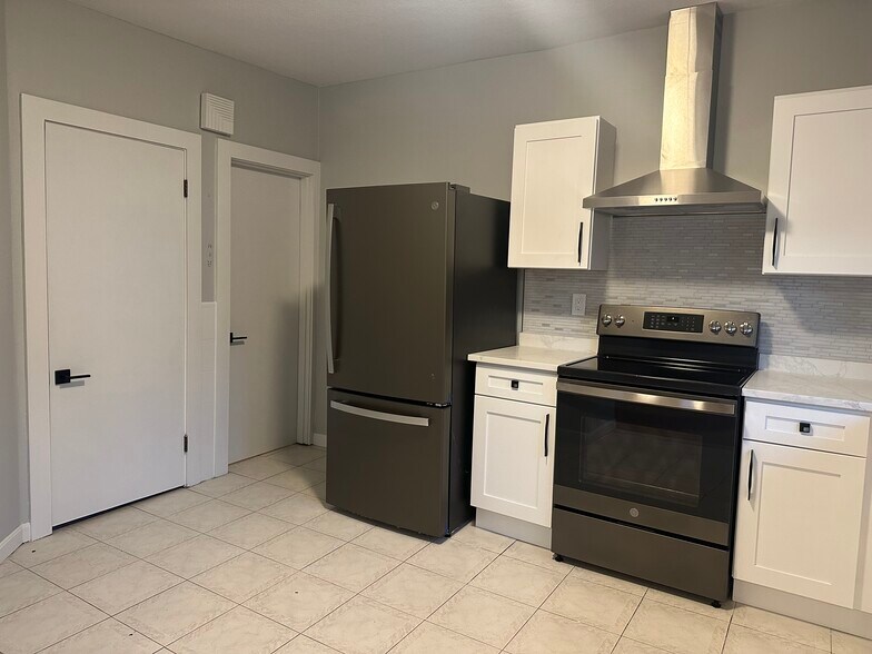 Building Photo - 42 William St