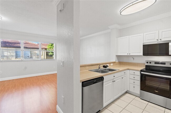 Building Photo - 1398 NE 33rd Ave