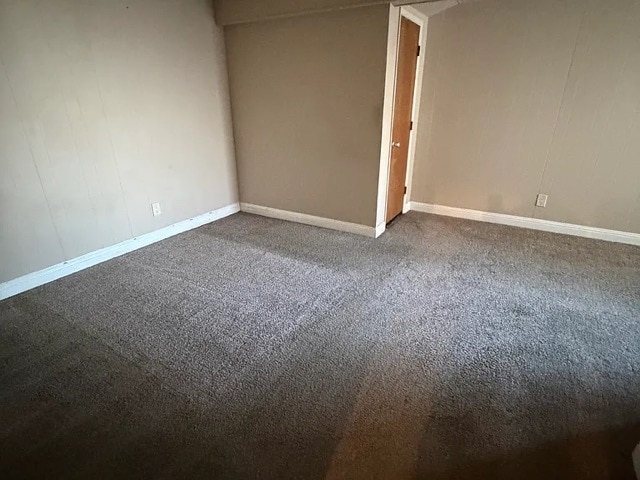 Building Photo - 135 Lake Dr