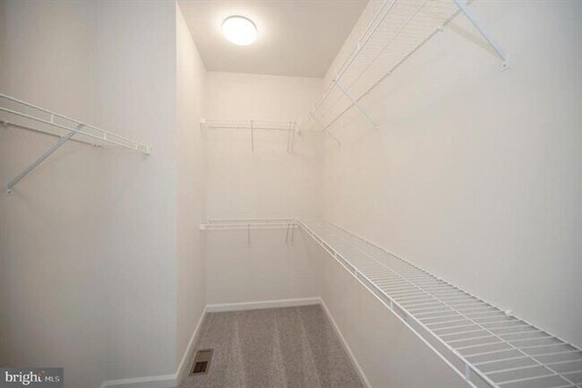 Building Photo - Great Townhome in Embrey Mill