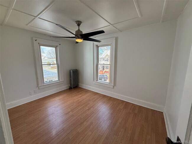 Building Photo - 11 Knapp Ave