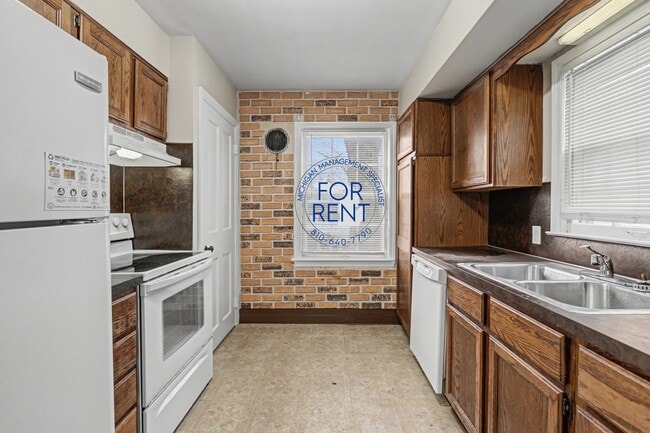 Building Photo - 1401 N Ballenger Hwy