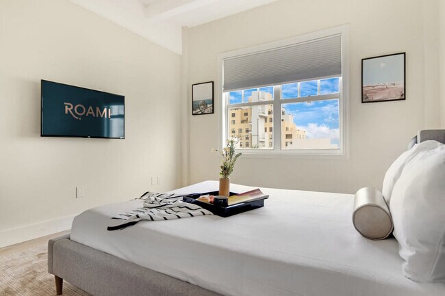 Building Photo - 1300 Collins Ave