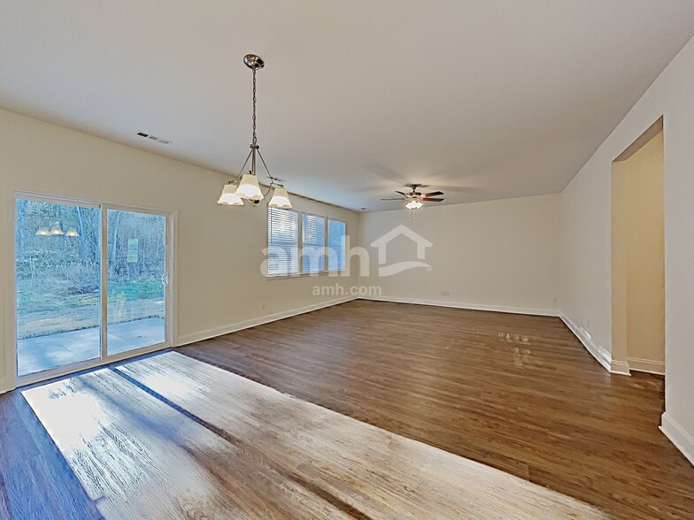 Building Photo - 432 Charity Ln