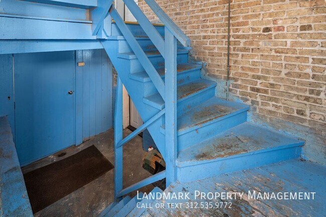 Building Photo - 3742 W Diversey Ave