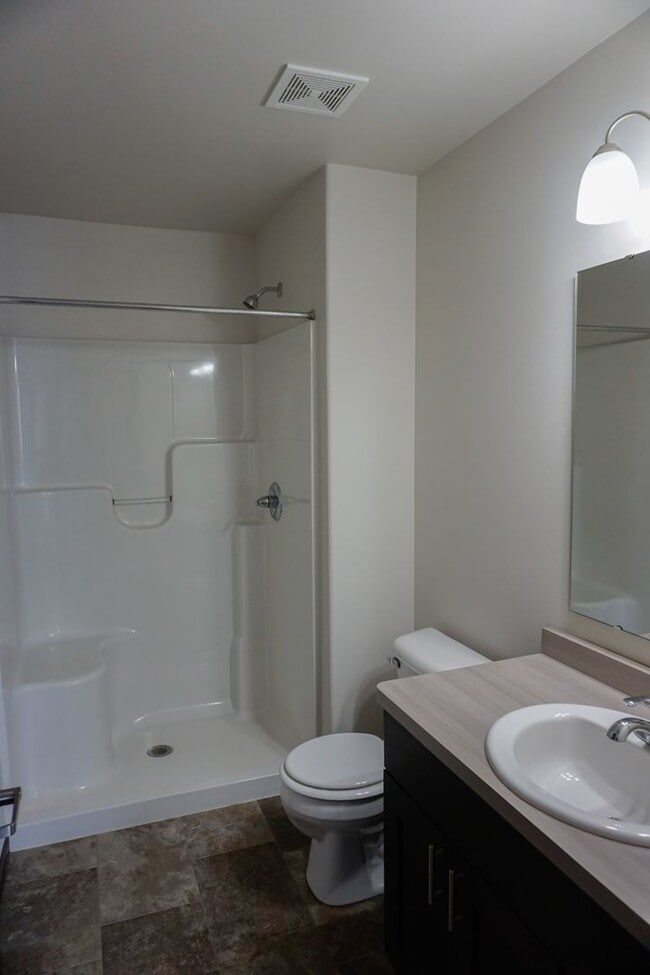 Building Photo - 3 Bed 3 Bath Twin Home