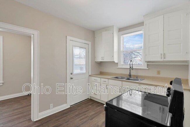 Building Photo - 775 S 17th St