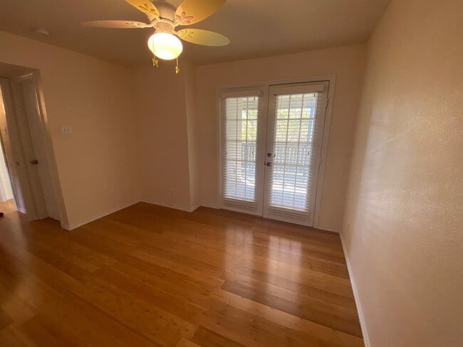 Building Photo - 3101 Townbluff Dr