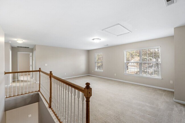 Building Photo - Spacious 4 BR, 2.5 BA, Master BR on Main, Conveniently Located Between Greenville and Spartanburg