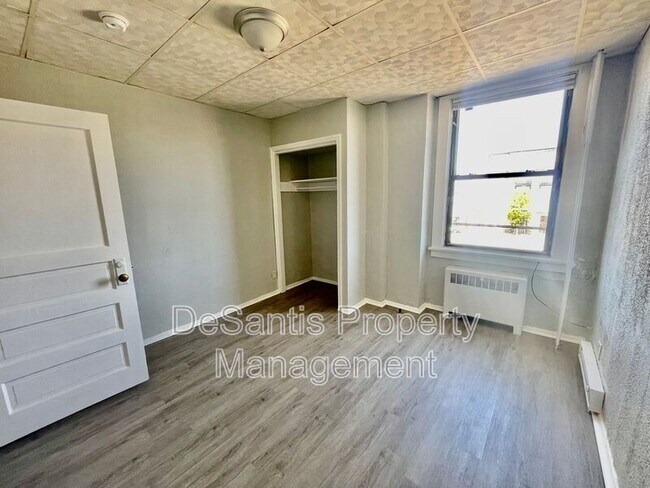 Building Photo - 810 Amity St