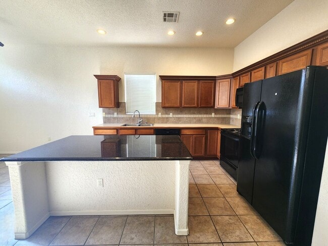 Building Photo - Del Prado Village!!