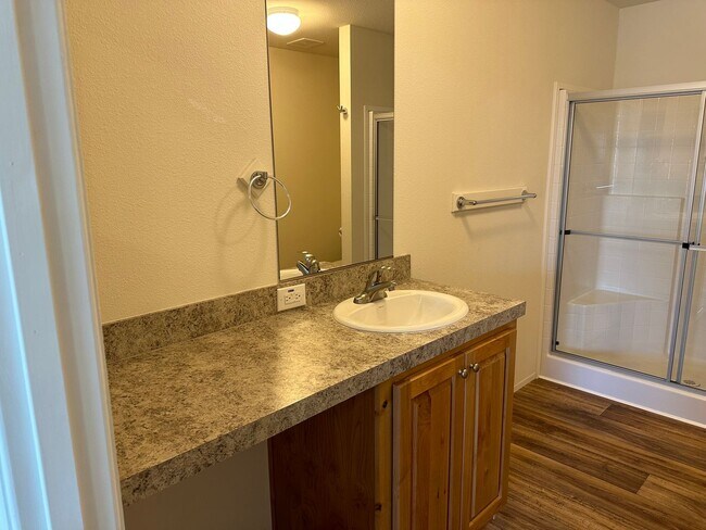 Building Photo - Newer 3 bedroom 2 bathroom house in Thurston!