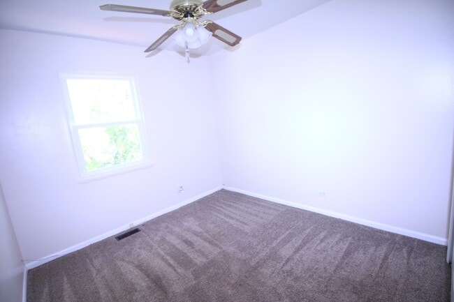 Building Photo - 2022 Redwood Dr