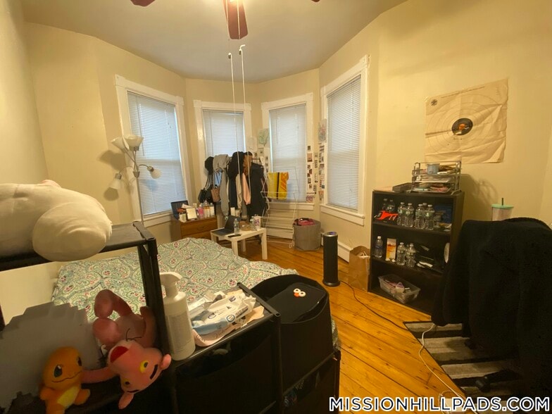 Building Photo - 19 Sachem St